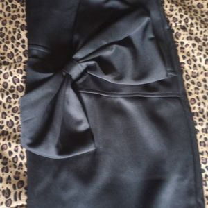 Skirt with accent bow